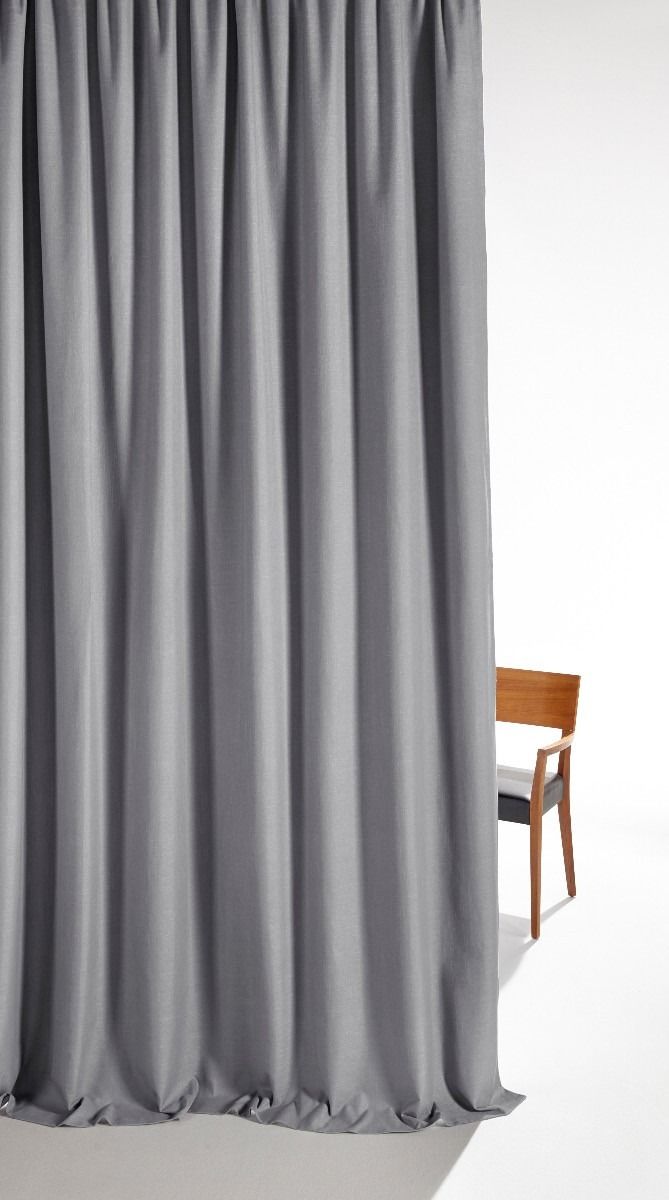 tendaggio realizzato con tessuto accra fischbacher grigio