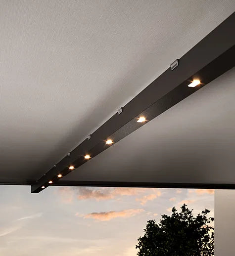 Dettaglio degli spot LED della tenda in trazione Nivo Gibus.