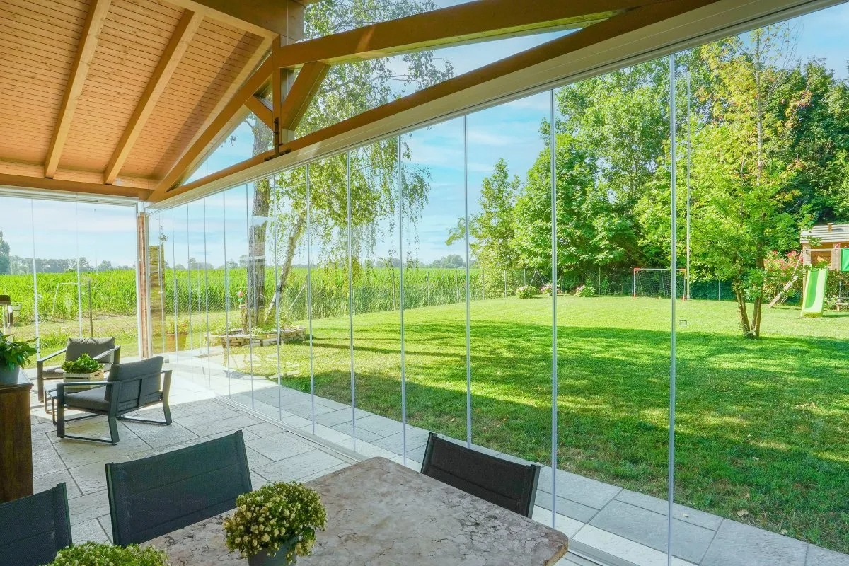 vetrate per portici loggiati in edilizia libera milano