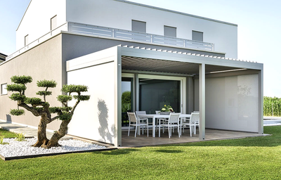 pergola joy bioclimatica gibus per giardino villa moderna